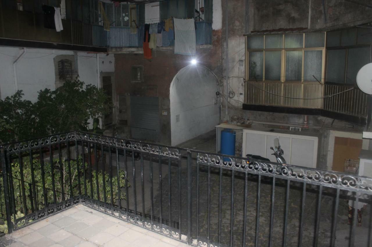 Gisira Appartment Catania Bagian luar foto