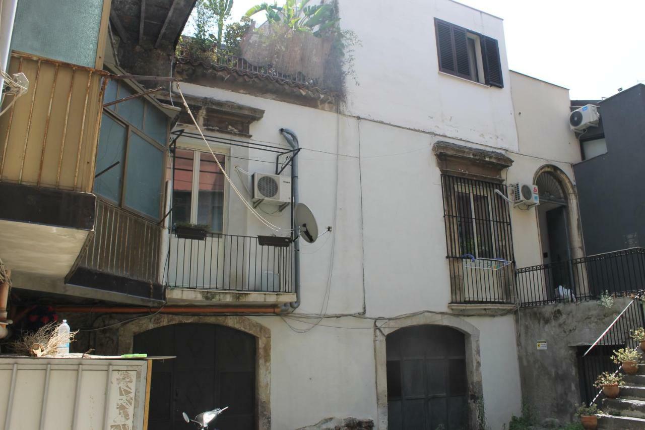 Gisira Appartment Catania Bagian luar foto