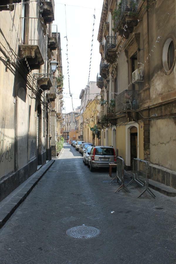 Gisira Appartment Catania Bagian luar foto