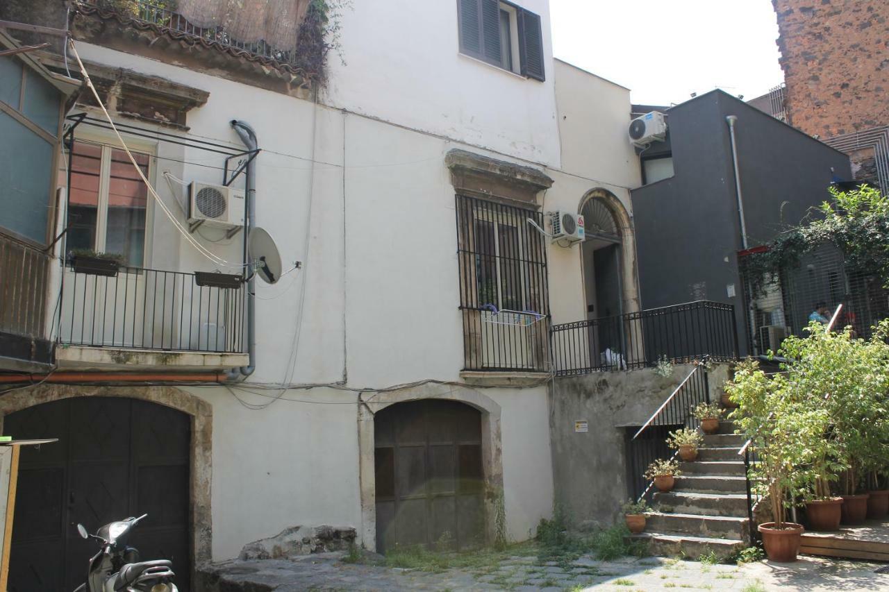 Gisira Appartment Catania Bagian luar foto